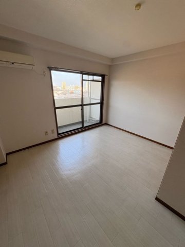 居室・リビング　こちらの居間で趣味の時間をお楽しみください