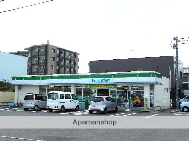 コンビニ　ファミリーマート小倉南方二丁目店（コンビニ）まで593m