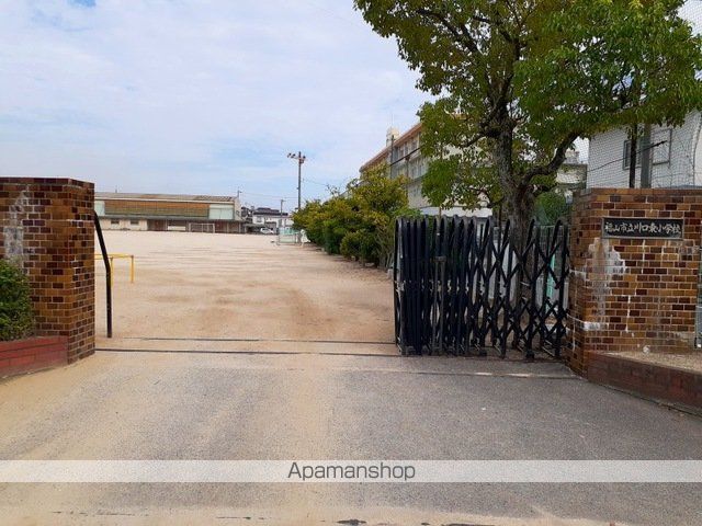 小学校　川口東小学校（小学校）まで700m