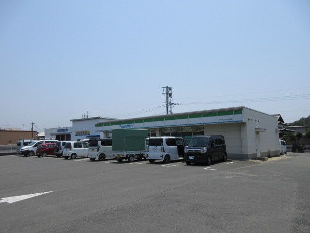 コンビニ　ファミリーマート（コンビニ）まで440m