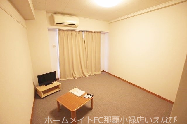 居室・リビング　※別部屋のお写真です。