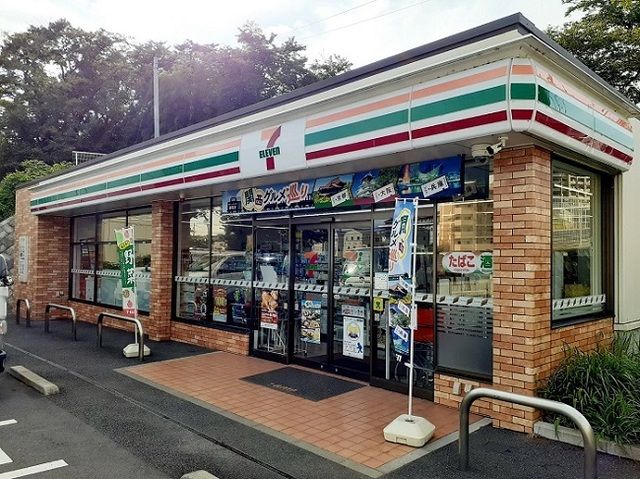 コンビニ　セブンイレブン（コンビニ）まで450m