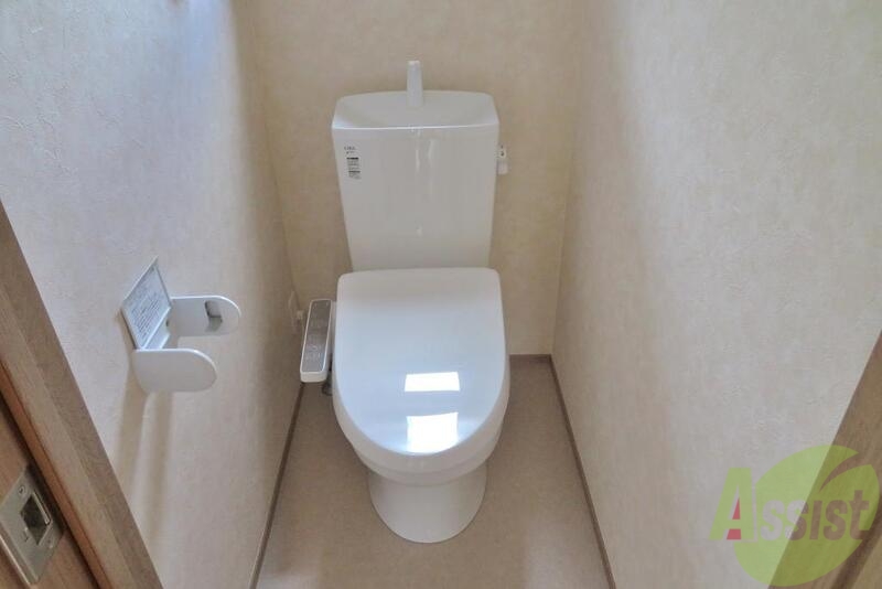 トイレ　シャワートイレも標準装備されております。これは嬉しいポイント