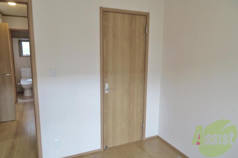 収納　この扉を開けると、ドーンとウォークインクローゼットが