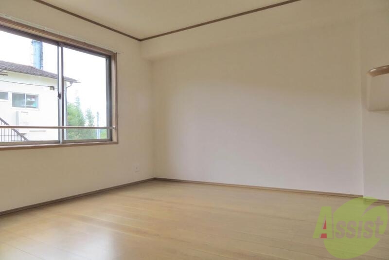 居室・リビング　広々とした形のイイリビングです。使い易すそうな間取りです