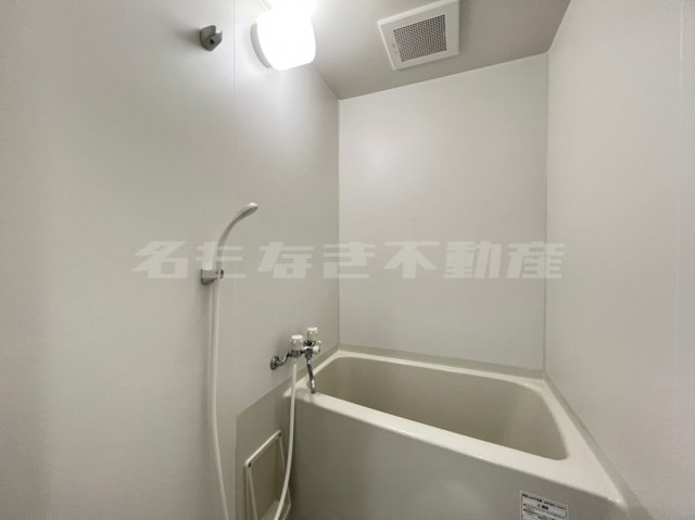 バス・シャワールーム　落ち着いた空間のお風呂です