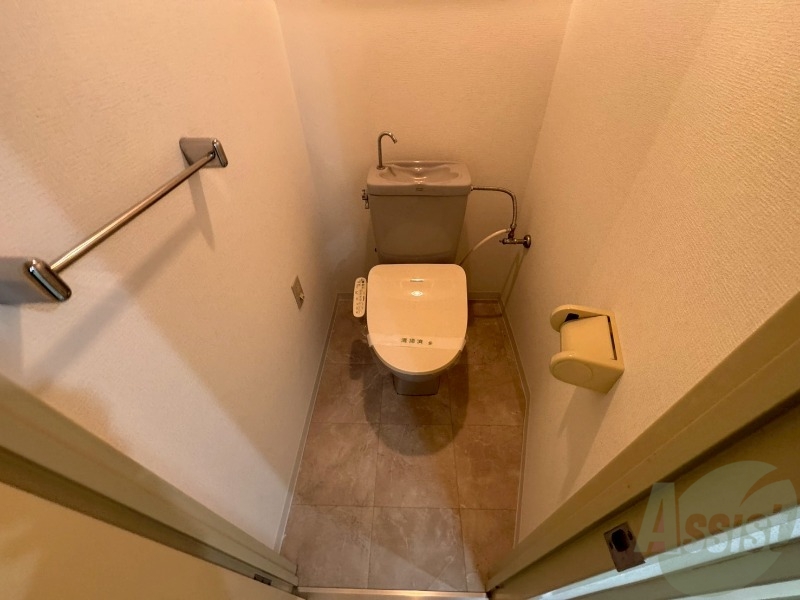 トイレ　こちらはトイレです。清潔感があり、安心して使用できます。