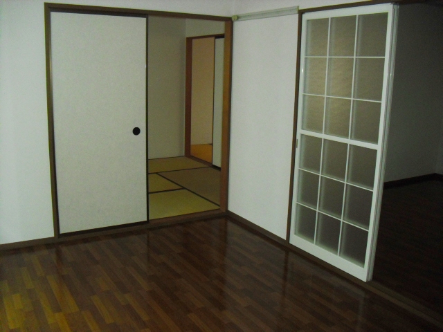 居室・リビング　同物件別号室の写真です。