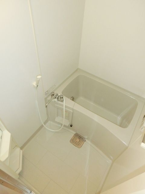 バス・シャワールーム　一日の疲れを癒してくれる追焚付きバスです