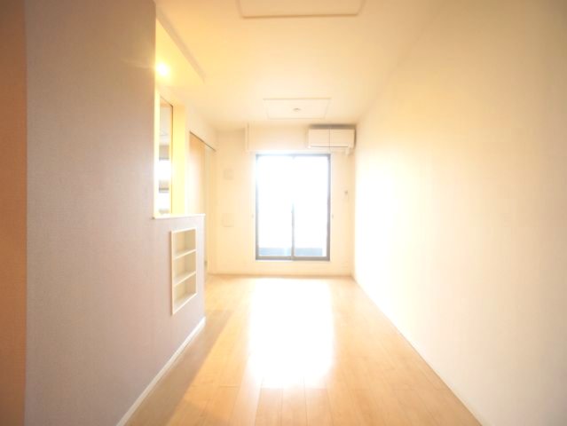 居室・リビング　快適に過ごせるエアコンが付いています♪