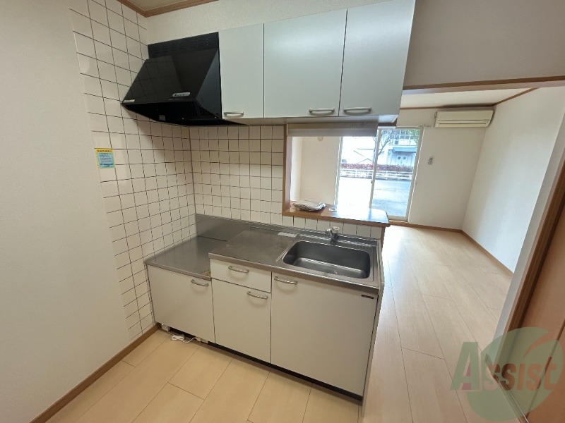 キッチン　キッチンは作業台もあり広めなので使いやすそうですね。