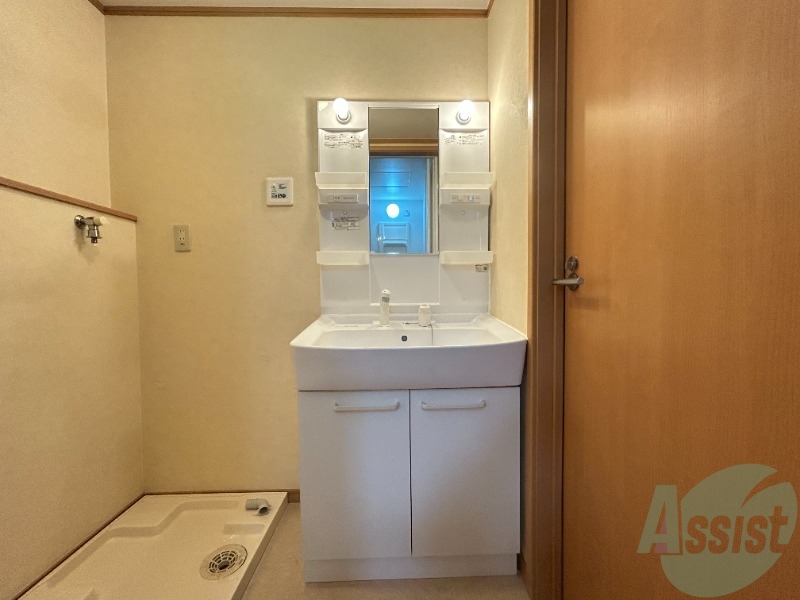 洗面設備　シャンプードレッサーなので身支度しやすそうですね。