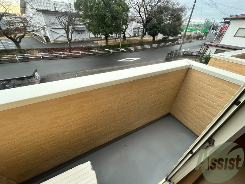 バルコニー　バルコニーは南向きです。暖かい日差しが望めそうですね。