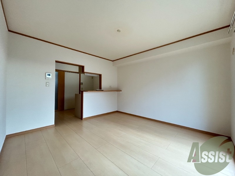 居室・リビング　１１．５帖のＬＤＫです。広々としてきれいですね。