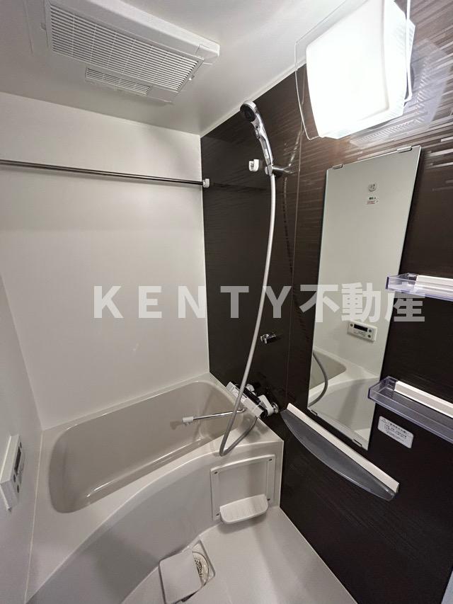 バス・シャワールーム　落ち着いた空間のお風呂です