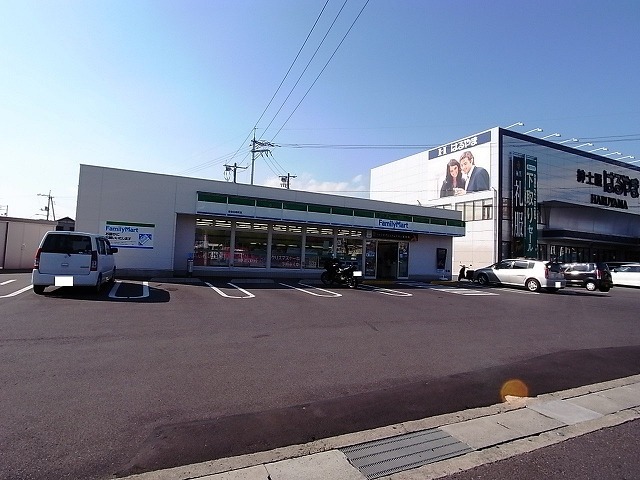 コンビニ　ファミリーマート倉敷白楽町店（コンビニ）まで881m