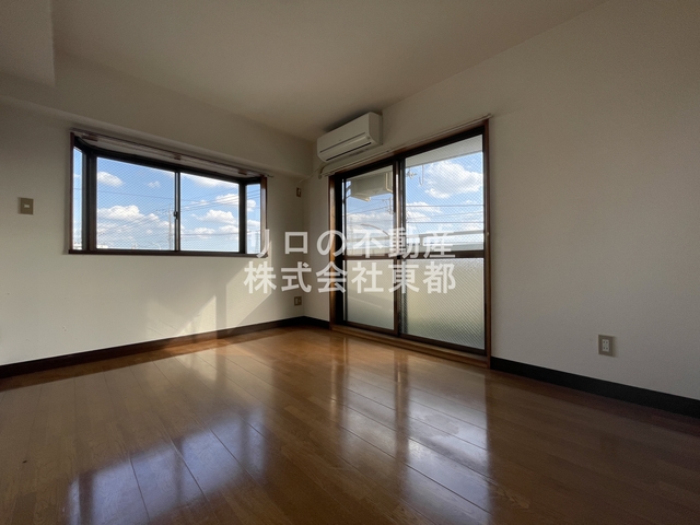 居室・リビング　南向きの明るい２面採光！風通しももちろん良好です♪