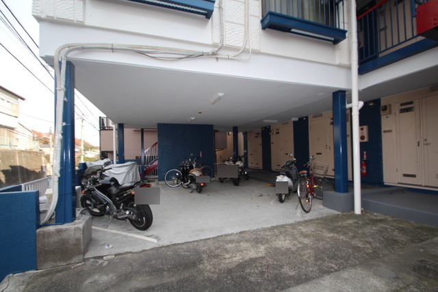 その他共有部分　敷地内に自転車置き場あります☆