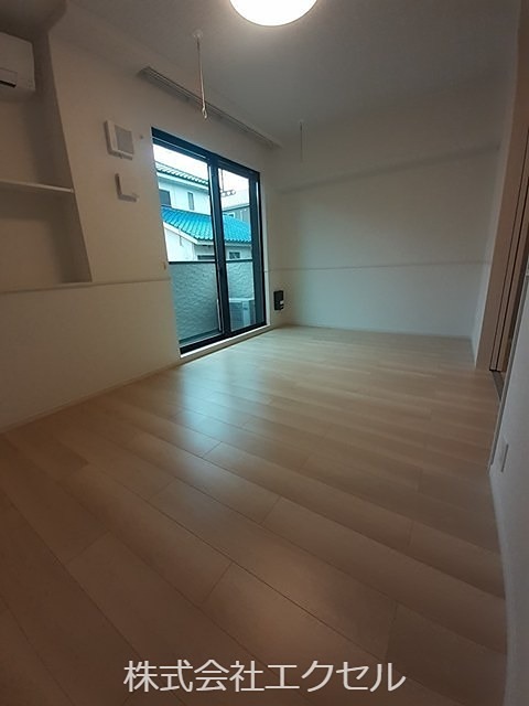 居室・リビング　10畳の広いお部屋です。