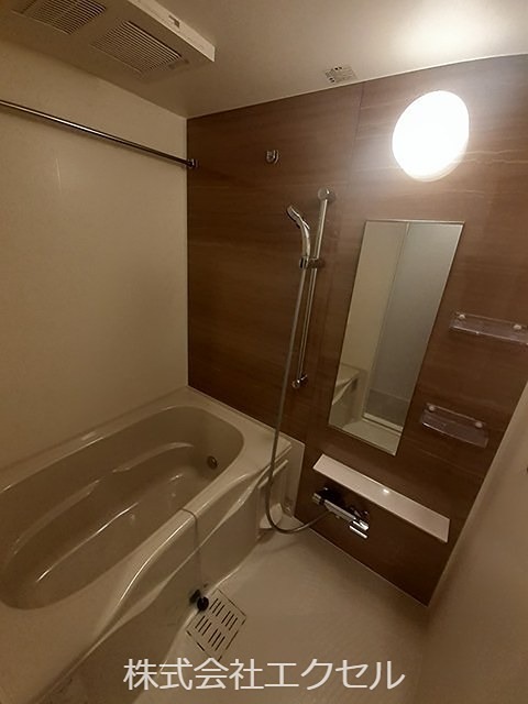 バス・シャワールーム　浴槽付きのお風呂です。