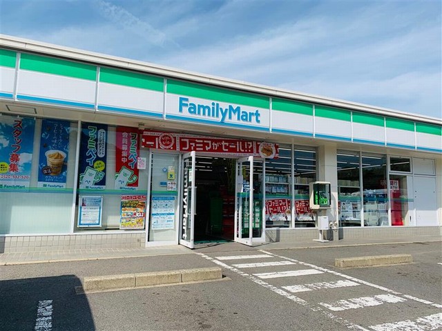 コンビニ　ファミリーマート東長崎戸石店（コンビニ）まで545m