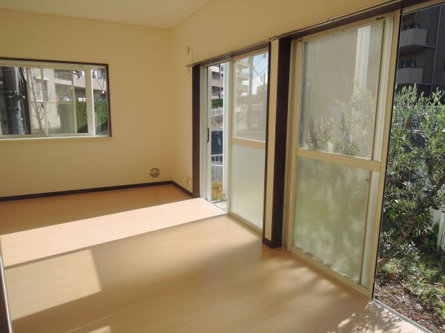 居室・リビング　別号室参考写真です