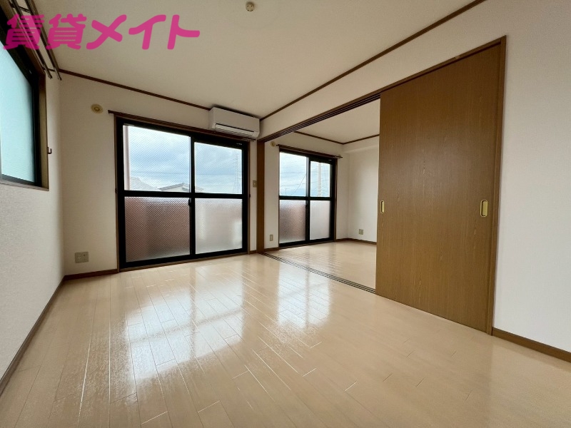 居室・リビング　別部屋参考写真です。