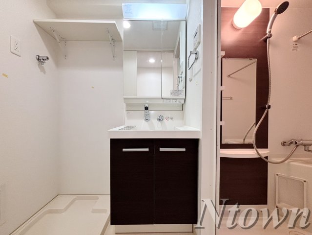 洗面設備　使いやすい独立洗面台です