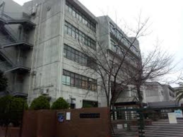 小学校　神戸市立義務教育学校港島学園（小学校）まで949m