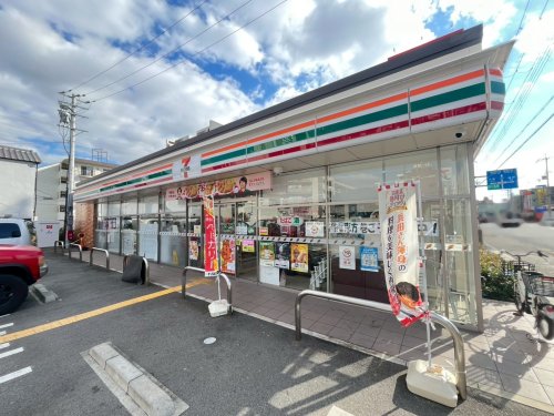 コンビニ　セブンイレブン 尼崎南武庫郵便局前店（コンビニ）まで40m