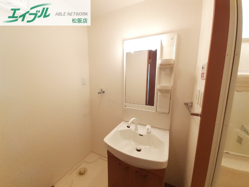 洗面設備　同物件別室反転タイプ画像