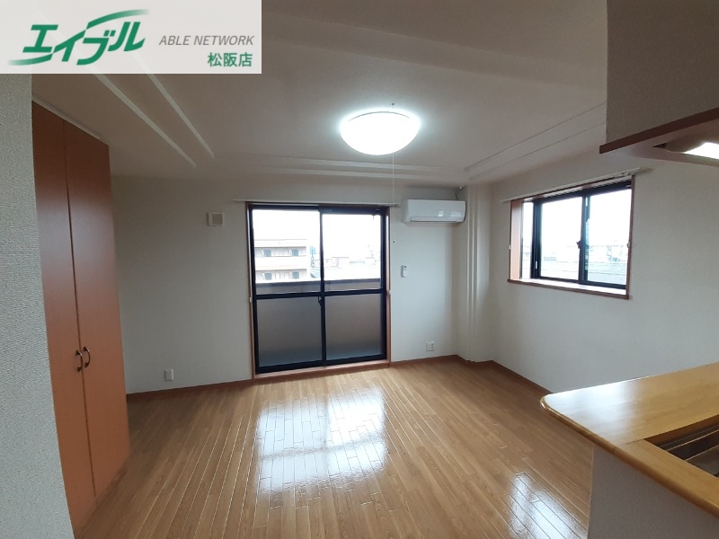 居室・リビング　同物件別室反転タイプ画像