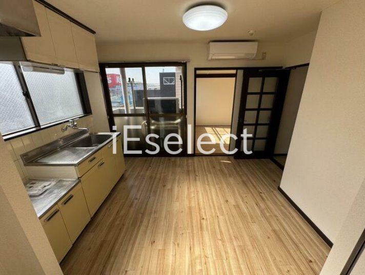 居室・リビング　2面採光の明るいリビング♪