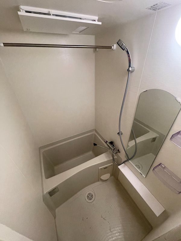 バス・シャワールーム　落ち着いた空間のお風呂です