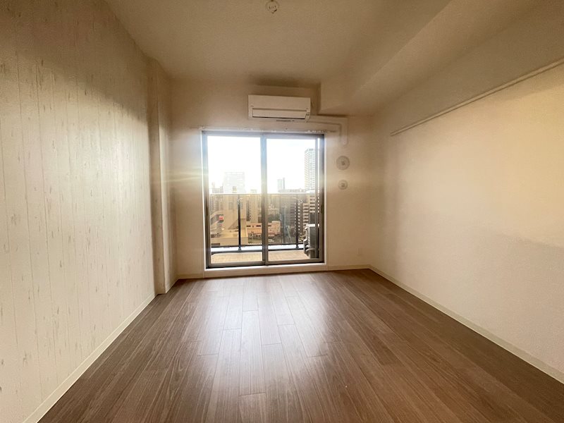 その他部屋・スペース　開放的な寝室です