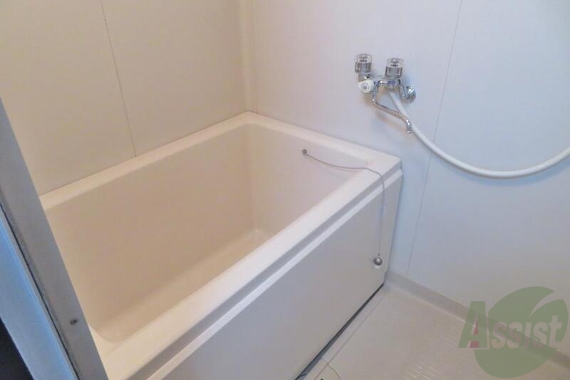 バス・シャワールーム　足を伸ばしてゆっくりと入れそうですね。