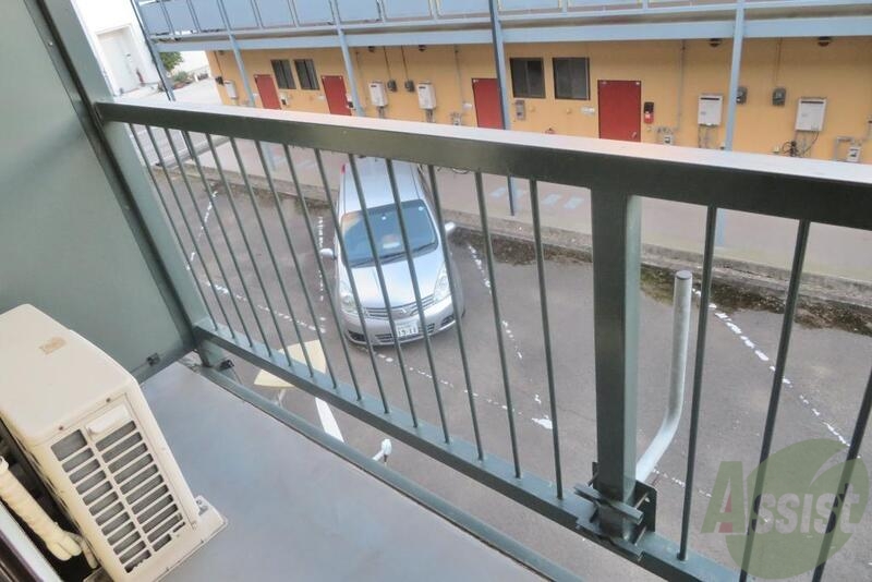 バルコニー　お天気の良い日は布団も干せてポカポカですね