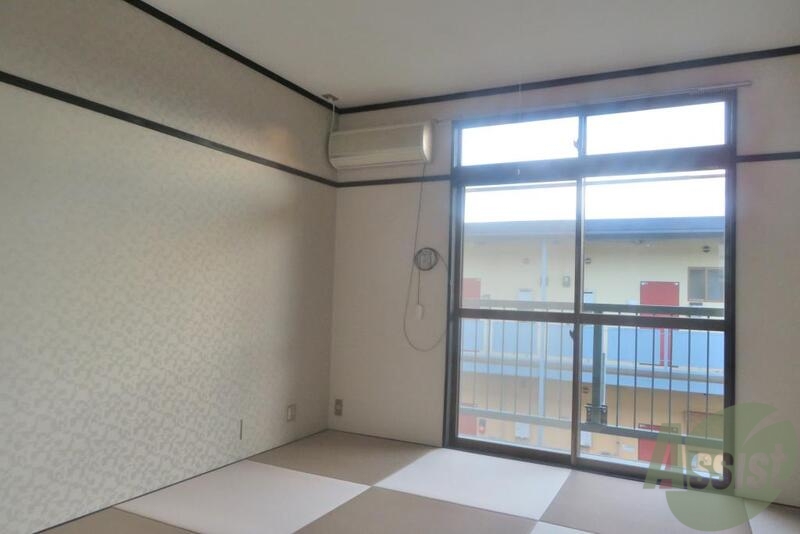 居室・リビング　広々の開放感いっぱいの８帖のリビングになります