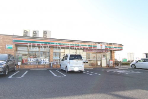 コンビニ　セブンーイレブン三郷采女１丁目店（コンビニ）まで1002m