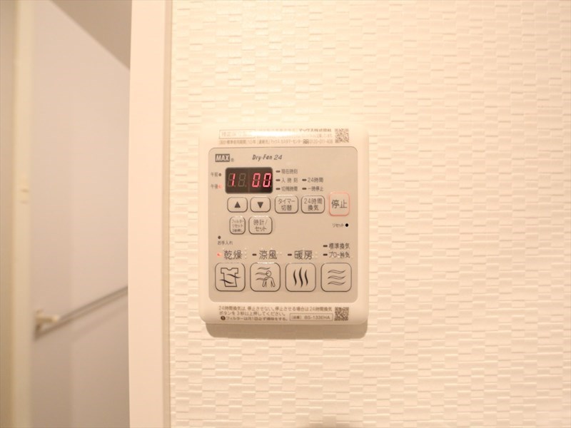 その他設備　浴室暖房乾燥機付き