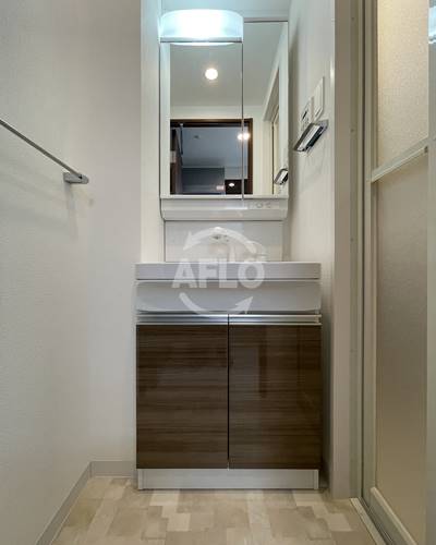 洗面設備　フォーリアライズ難波南レーヴ　独立洗面台