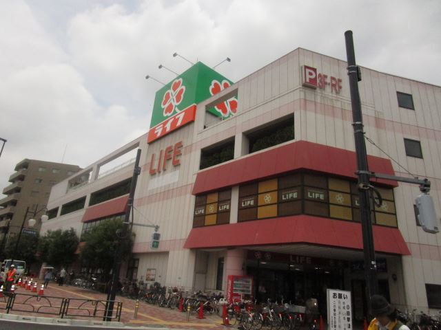 コンビニ　ライフ（コンビニ）まで710m