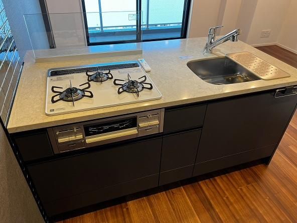 キッチン　写真は同タイプ住居です。