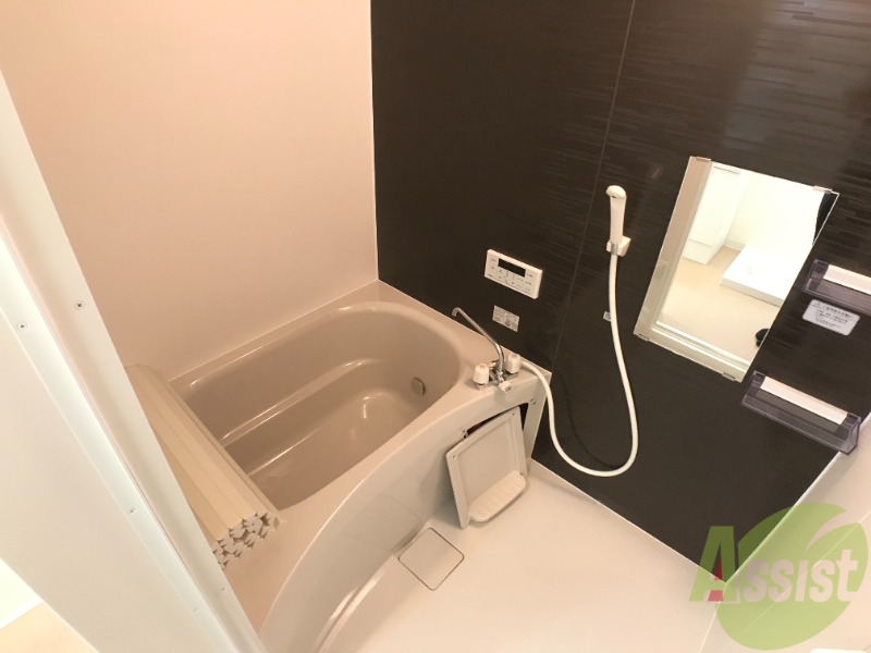 バス・シャワールーム　追い焚き機能が付いているのでいつでも温かいお風呂に入れますよ