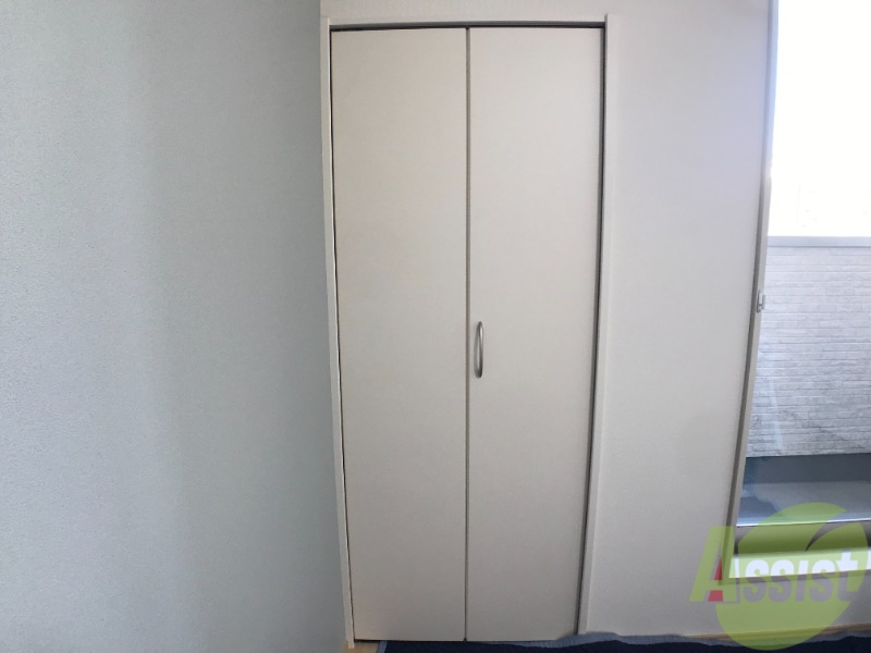 収納　収納はこちらのクローゼットをお使いください。