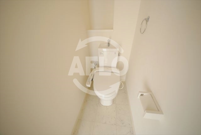 トイレ　アーデン上本町　温水洗浄便座