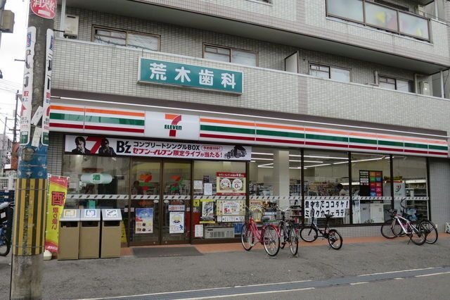 コンビニ　セブンイレブン 豊中服部豊町1丁目店（コンビニ）まで781m