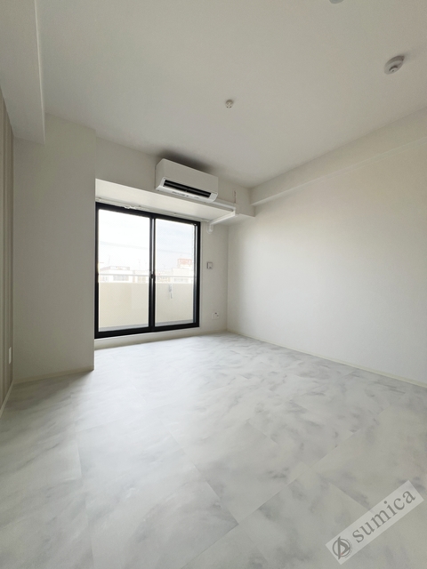 バルコニー　ホワイトベースで明るい内装♪