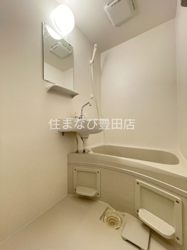 バス・シャワールーム　同型別部屋写真