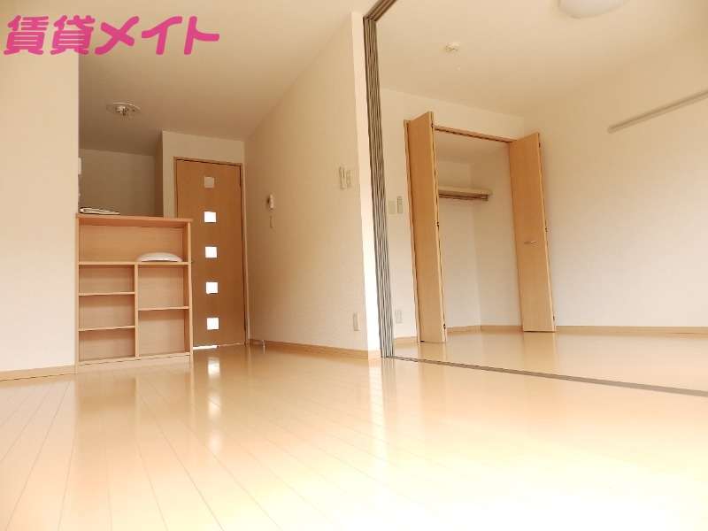 居室・リビング　同物件別室画像